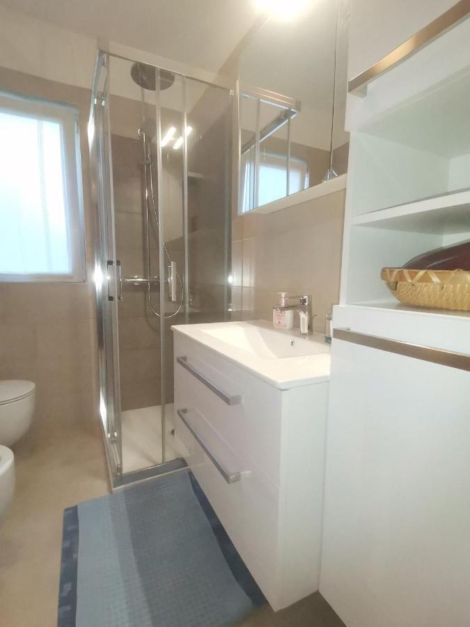 Apartman Hola Новиград Екстериор снимка