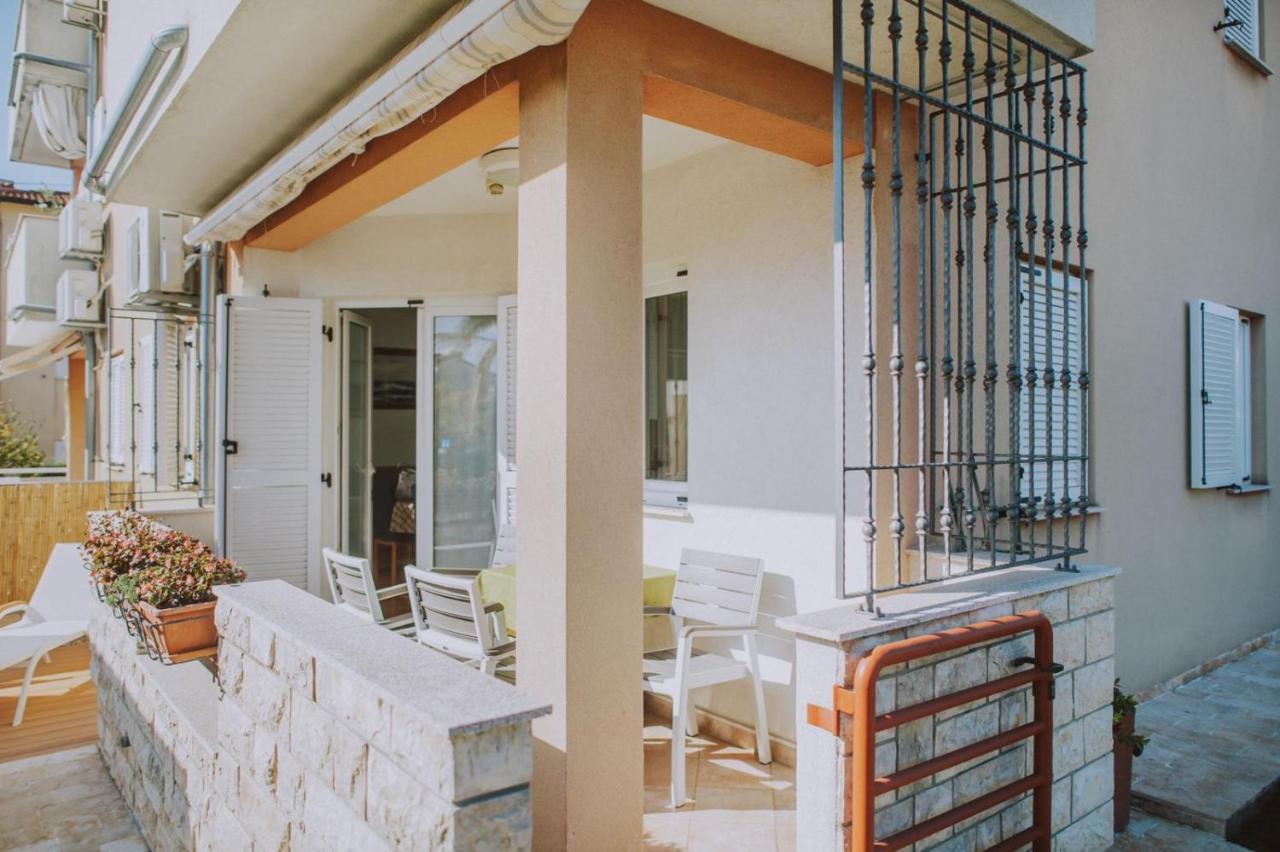 Apartman Hola Новиград Екстериор снимка