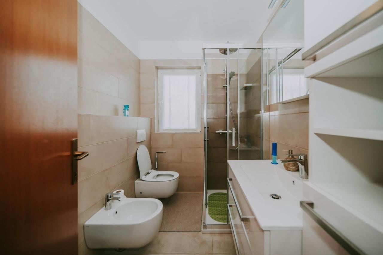 Apartman Hola Новиград Екстериор снимка