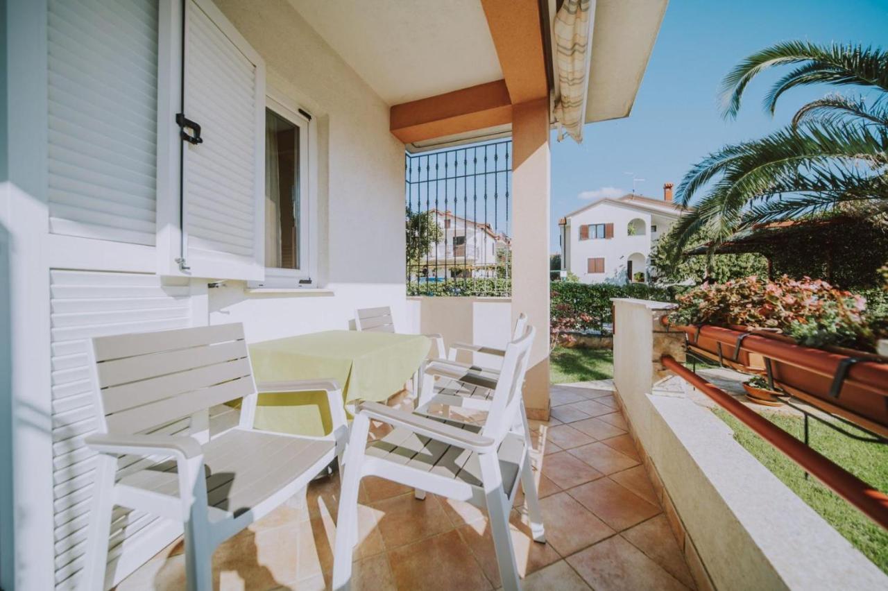 Apartman Hola Новиград Екстериор снимка