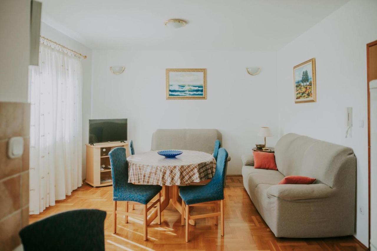 Apartman Hola Новиград Екстериор снимка