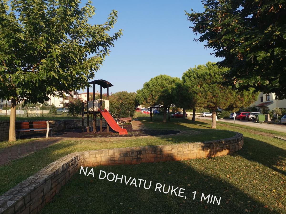 Apartman Hola Новиград Екстериор снимка